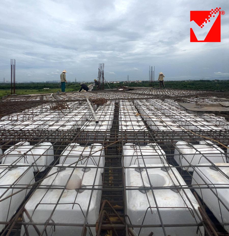 Thi công sàn phẳng VRO công trình VP Hoàng Quân