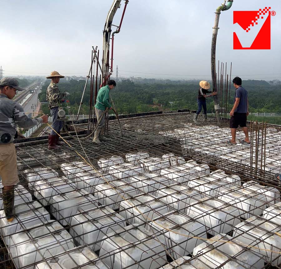 Thi công sàn phẳng VRO công trình VP Hoàng Quân