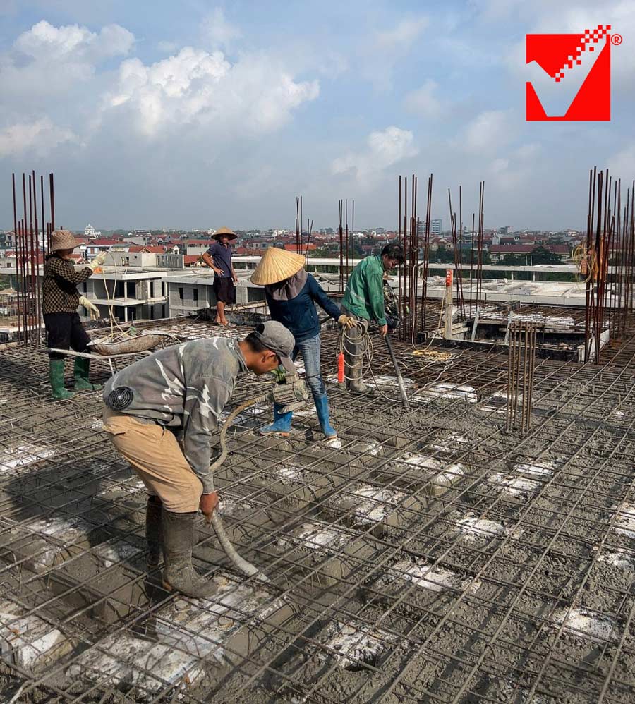 Thi công sàn phẳng VRO công trình VP Hoàng Quân