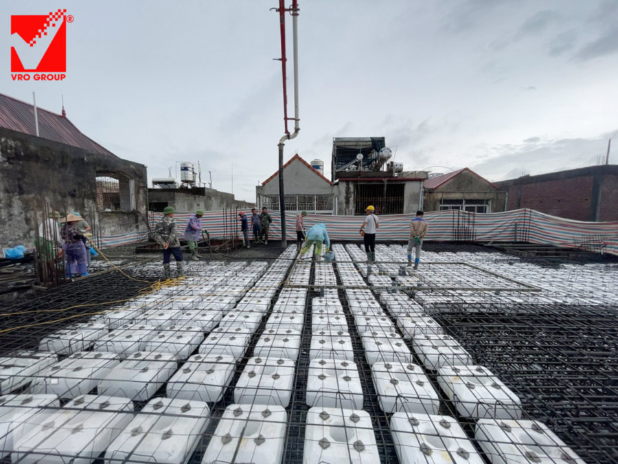 Thi công sàn phẳng VRO tầng 4 nhà hàng Việt Hằng