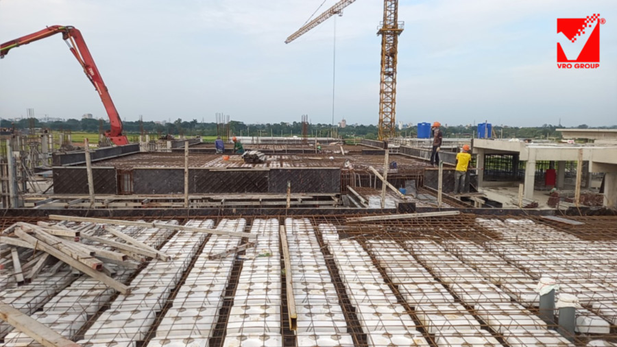 Thi công sàn phẳng tầng tum công trình Trường Học tại Đông Anh