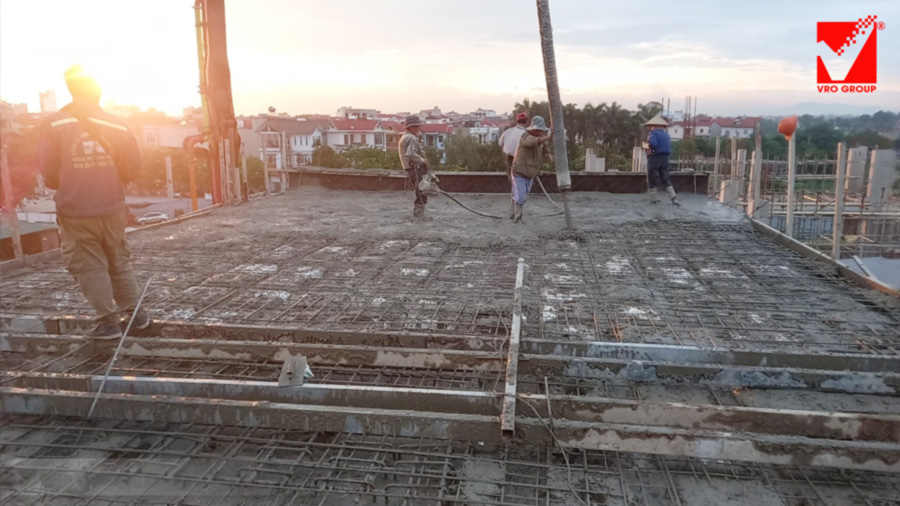 Thi công sàn phẳng tầng tum công trình Trường Học tại Đông Anh