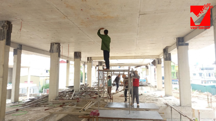 Thi công sàn phẳng tầng tum công trình Trường Học tại Đông Anh