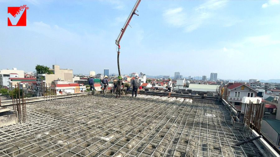 Thi công sàn phẳng VRO tầng mái công trình Hoàng Bảy