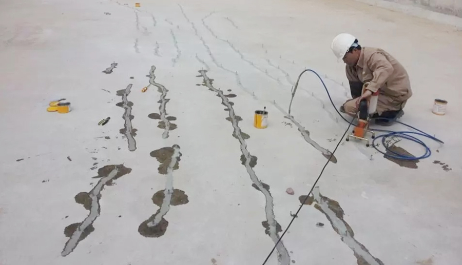 Xử lý vết nứt sàn bê tông xâu