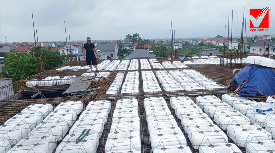 Thi công sàn phẳng VRO tầng tum công trình Thu Uyên