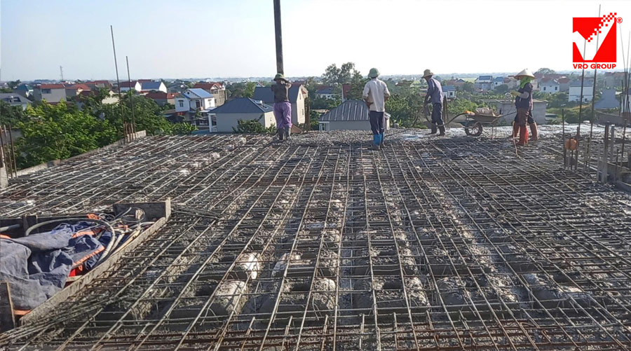 Thi công sàn phẳng VRO tầng tum công trình Thu Uyên