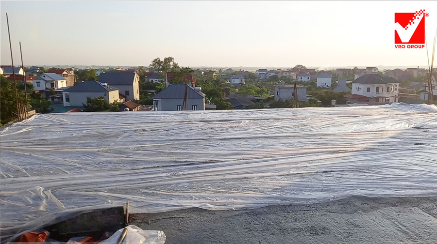 Thi công sàn phẳng VRO tầng tum công trình Thu Uyên