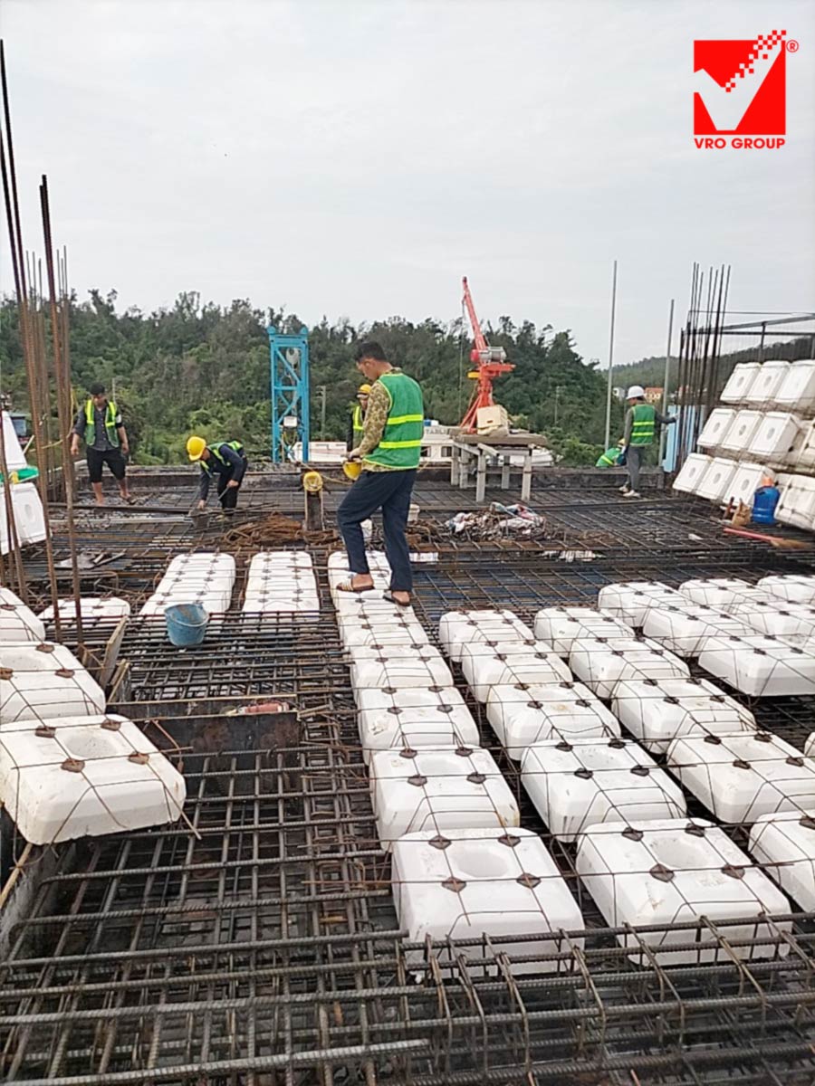 Thi công sàn tầng 5 công trình Quang Trường - Cô Tô, Quảng Ninh