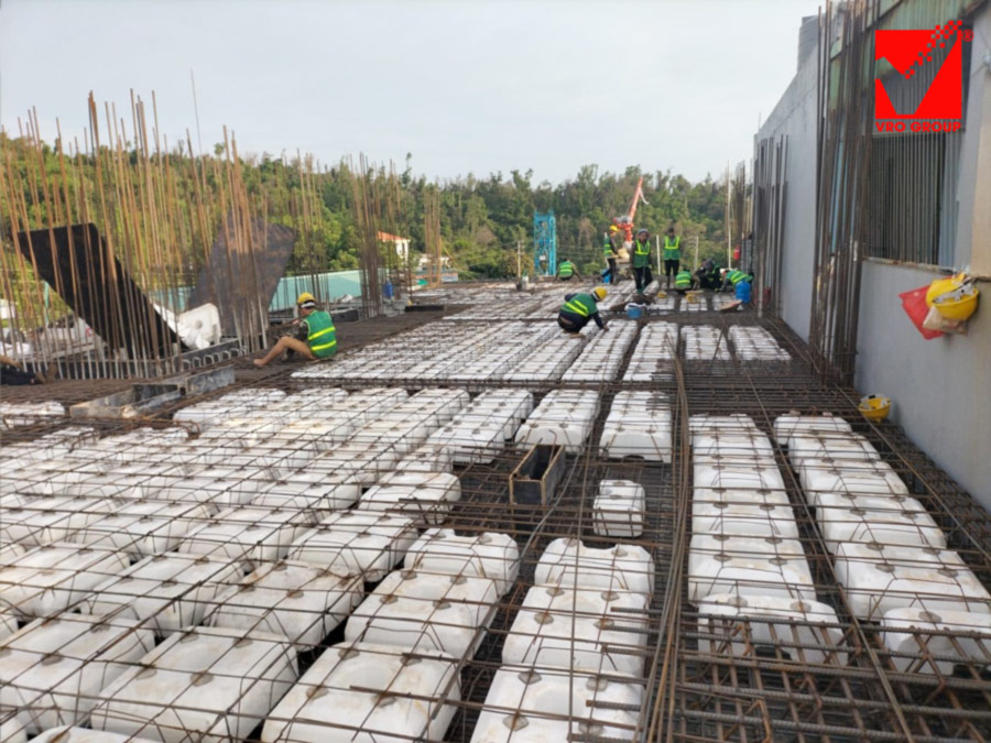 Thi công sàn tầng 5 công trình Quang Trường - Cô Tô, Quảng Ninh