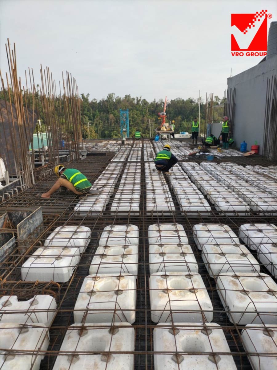 Thi công sàn tầng 5 công trình Quang Trường - Cô Tô, Quảng Ninh