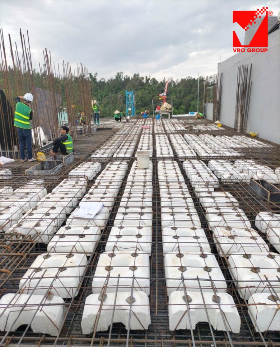 Thi công sàn tầng 5 công trình Quang Trường - Cô Tô, Quảng Ninh