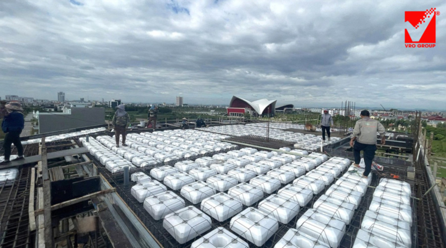 Thi công sàn phẳng VRO tầng tum công trình Minh Huy tại Bắc Giang