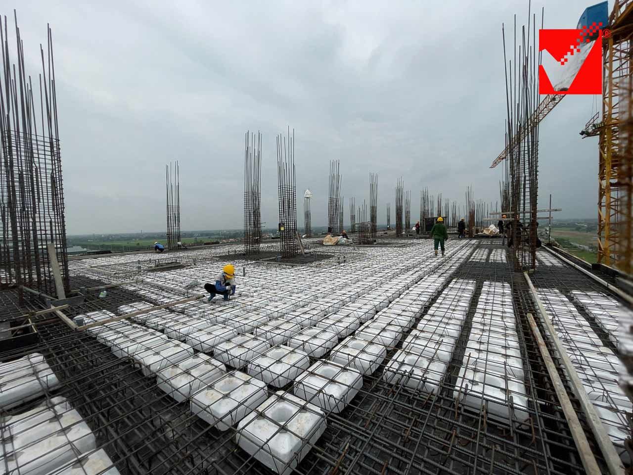 Cập nhật thi công sàn phẳng TTTM Liêm Sơn