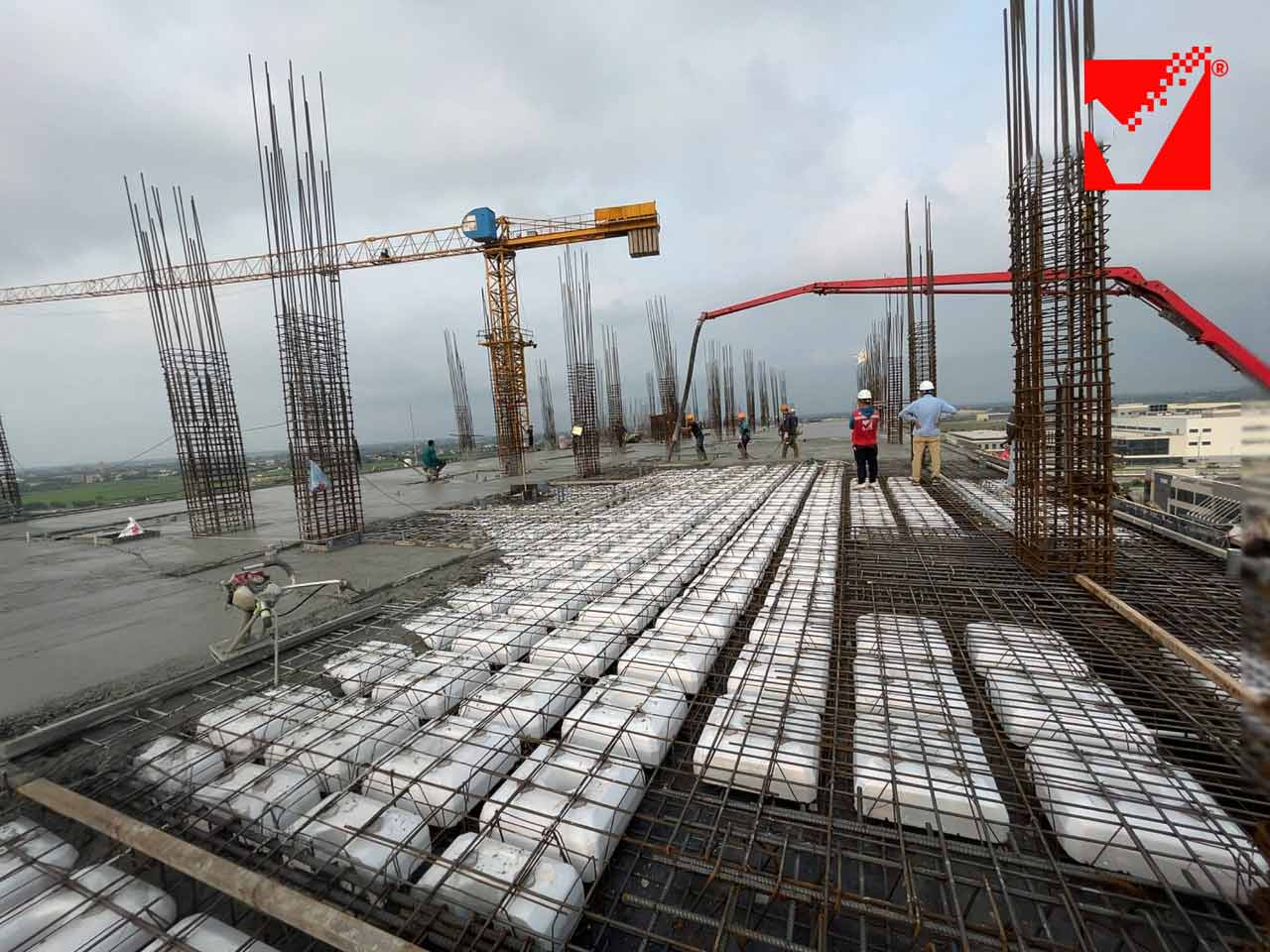 Cập nhật thi công sàn phẳng TTTM Liêm Sơn