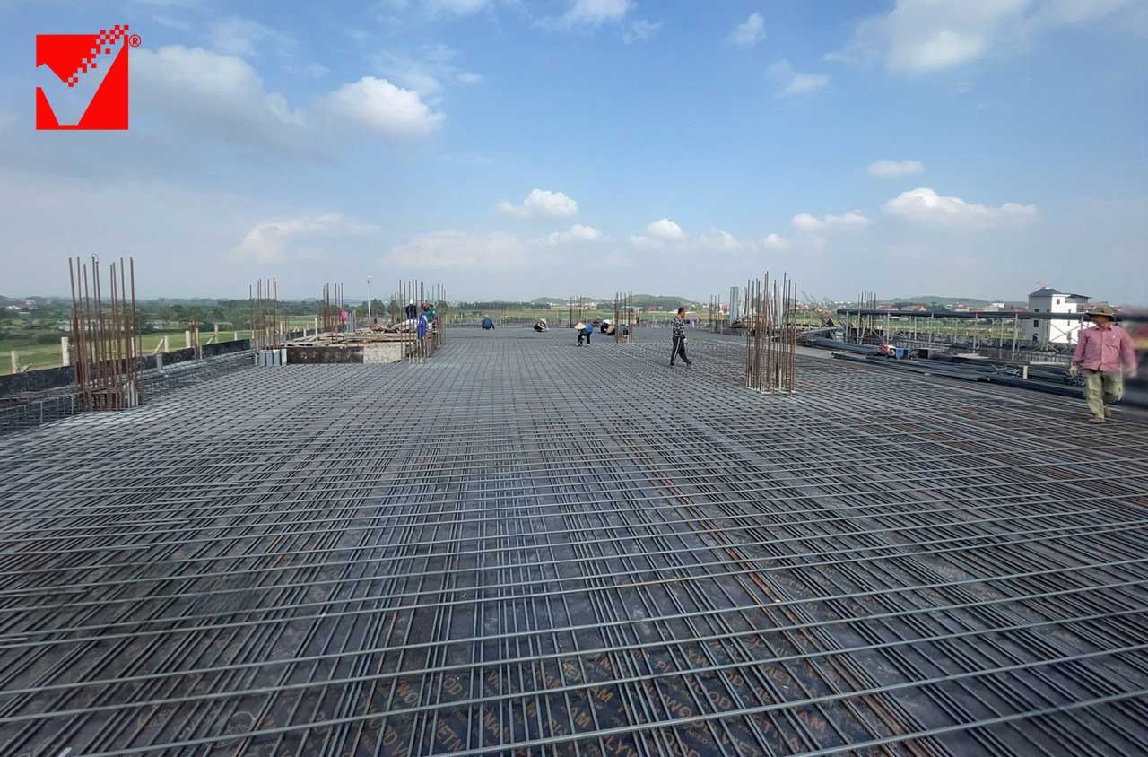 Thi công sàn tầng 3 TTTM tại Bắc Giang