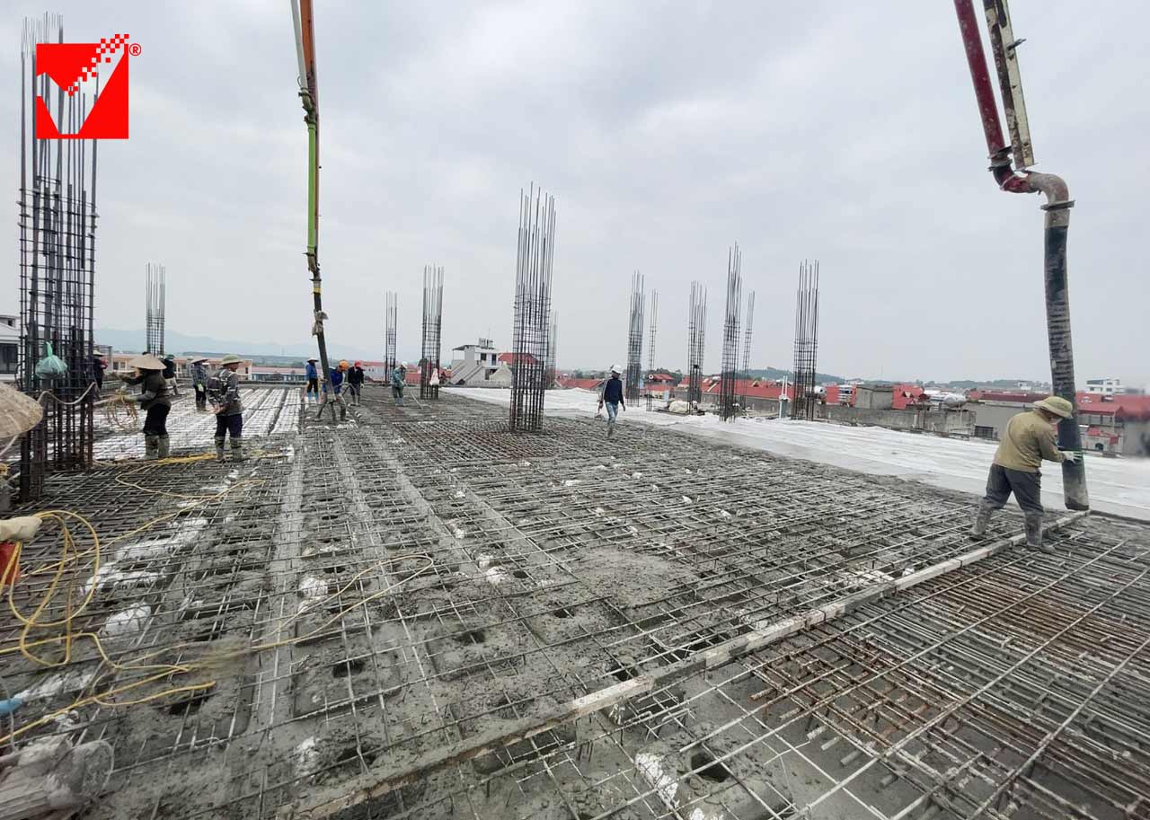 Thi công sàn tầng 3 TTTM tại Bắc Giang
