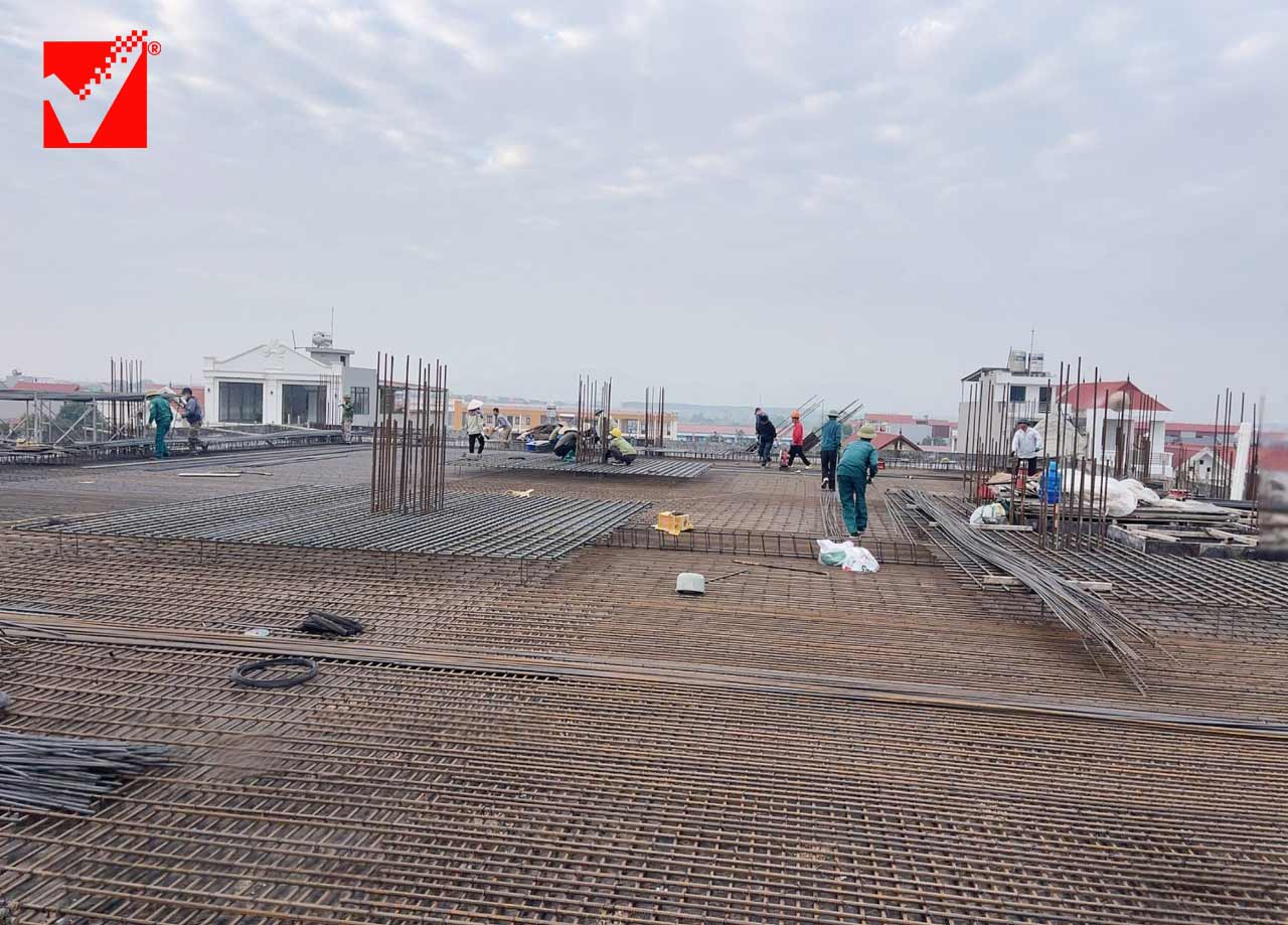 Thi công sàn tầng 3 TTTM tại Bắc Giang