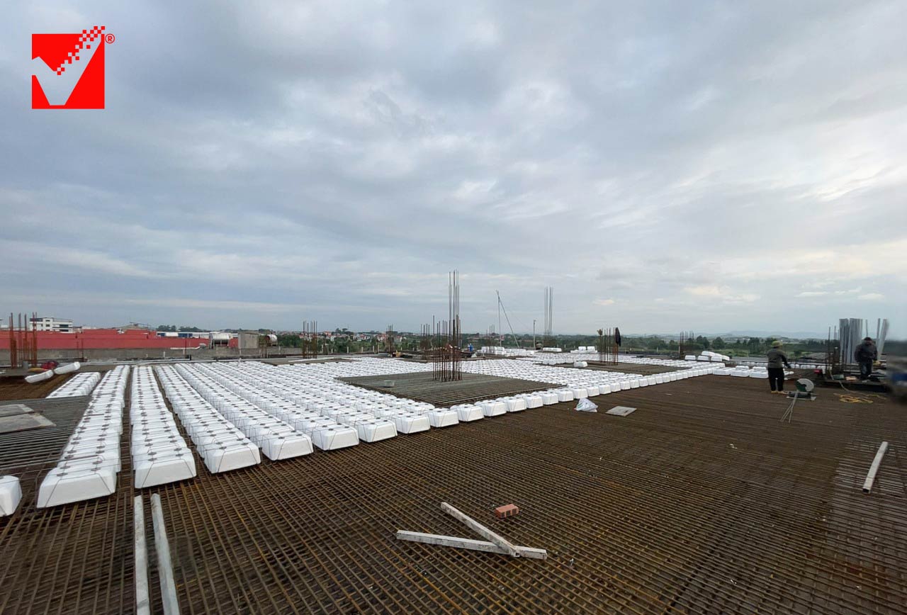 Thi công sàn tầng 3 TTTM tại Bắc Giang