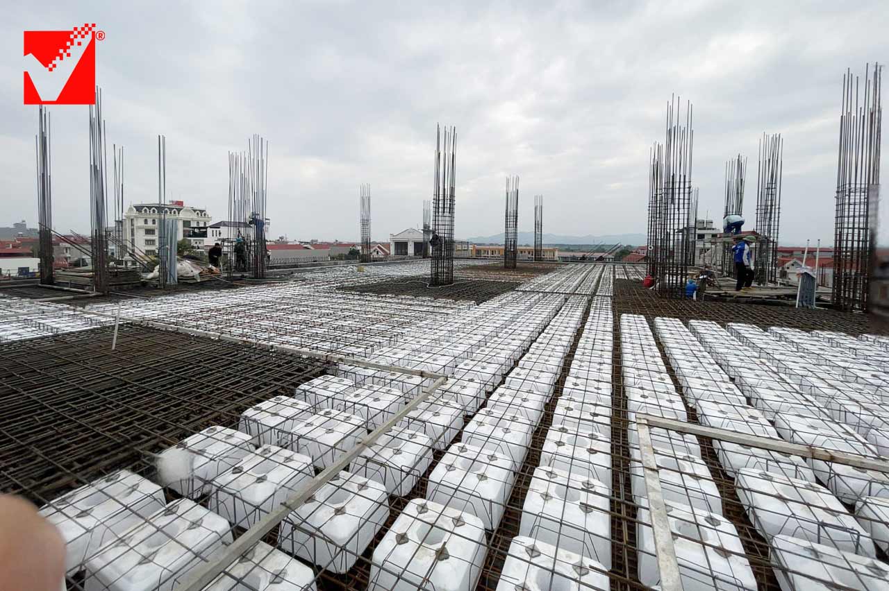 Thi công sàn tầng 3 TTTM tại Bắc Giang