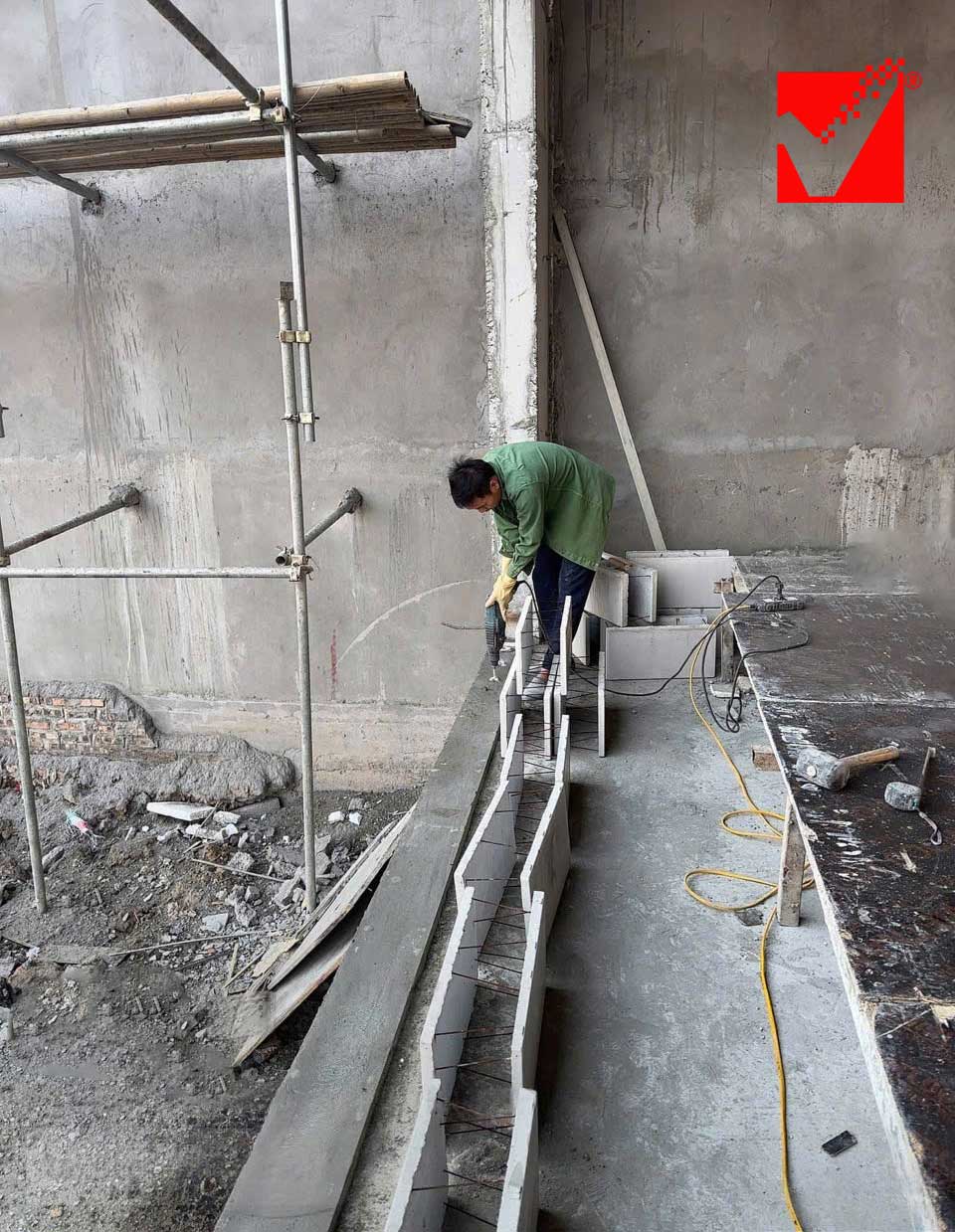 Xây tường gạch bê tông nhẹ lõi xốp nhà phố tại Long Biên