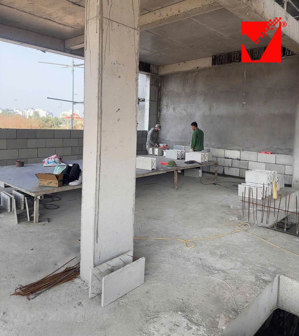 Xây tường gạch bê tông nhẹ lõi xốp nhà phố tại Long Biên