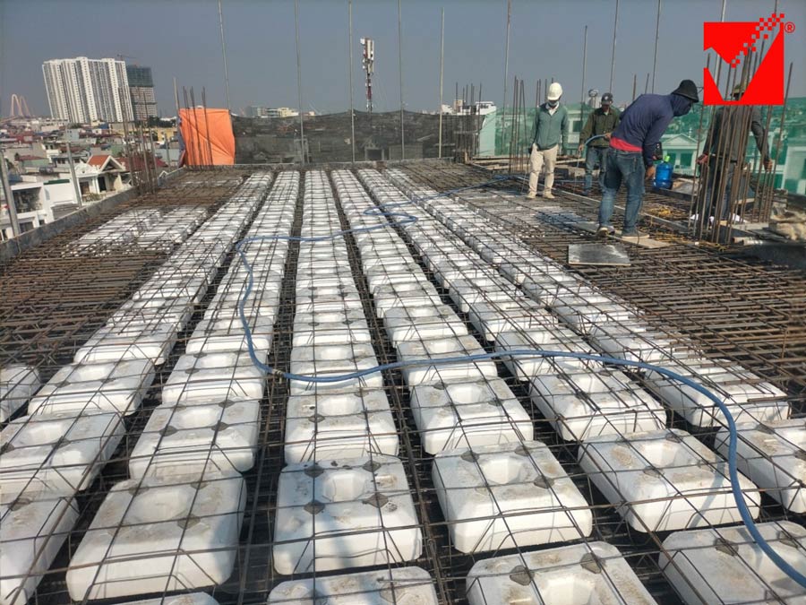 Thi công sàn vượt nhịp VRO công trình VP Đông Á