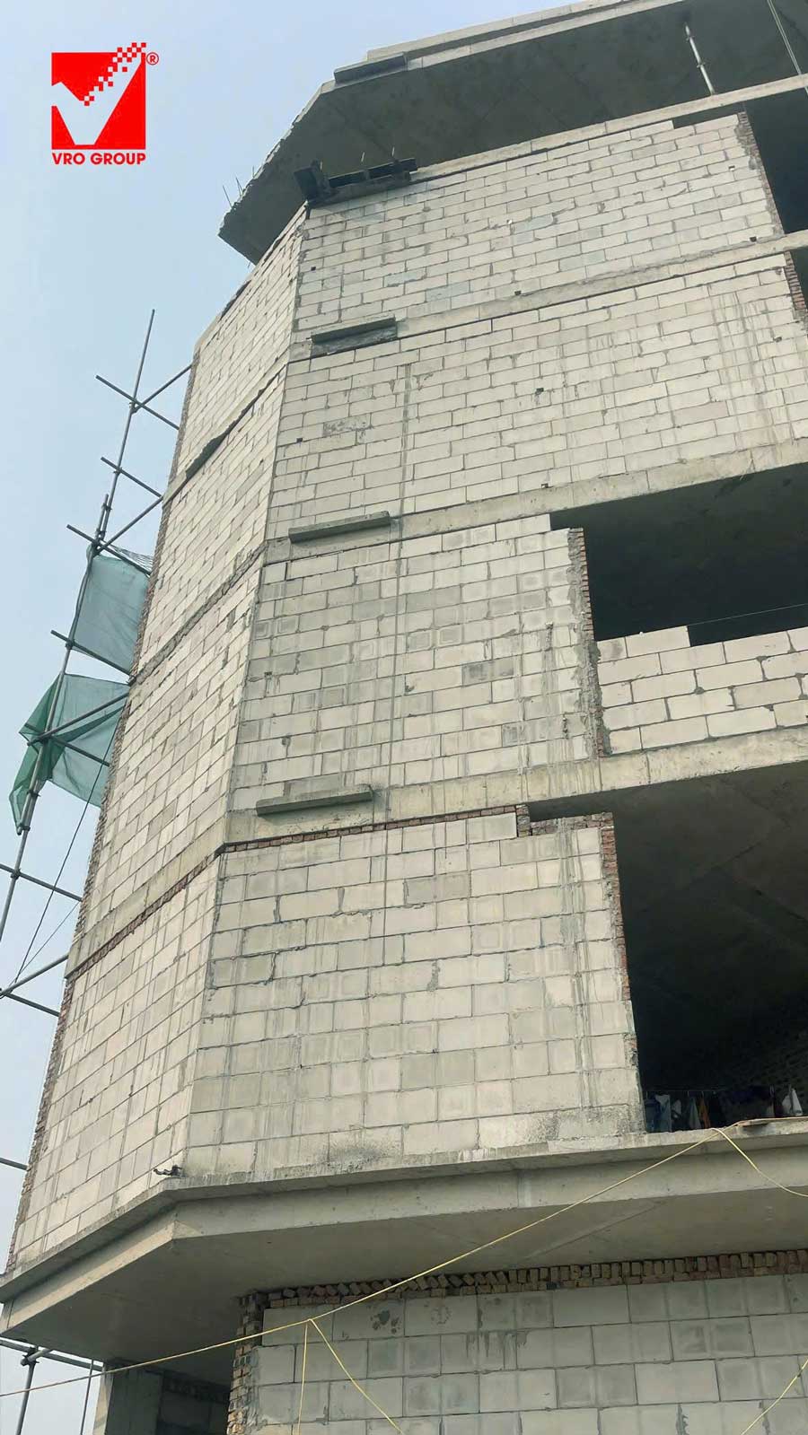Thi công gạch bê tông nhẹ VRO công trình Mạnh Hùng - HN