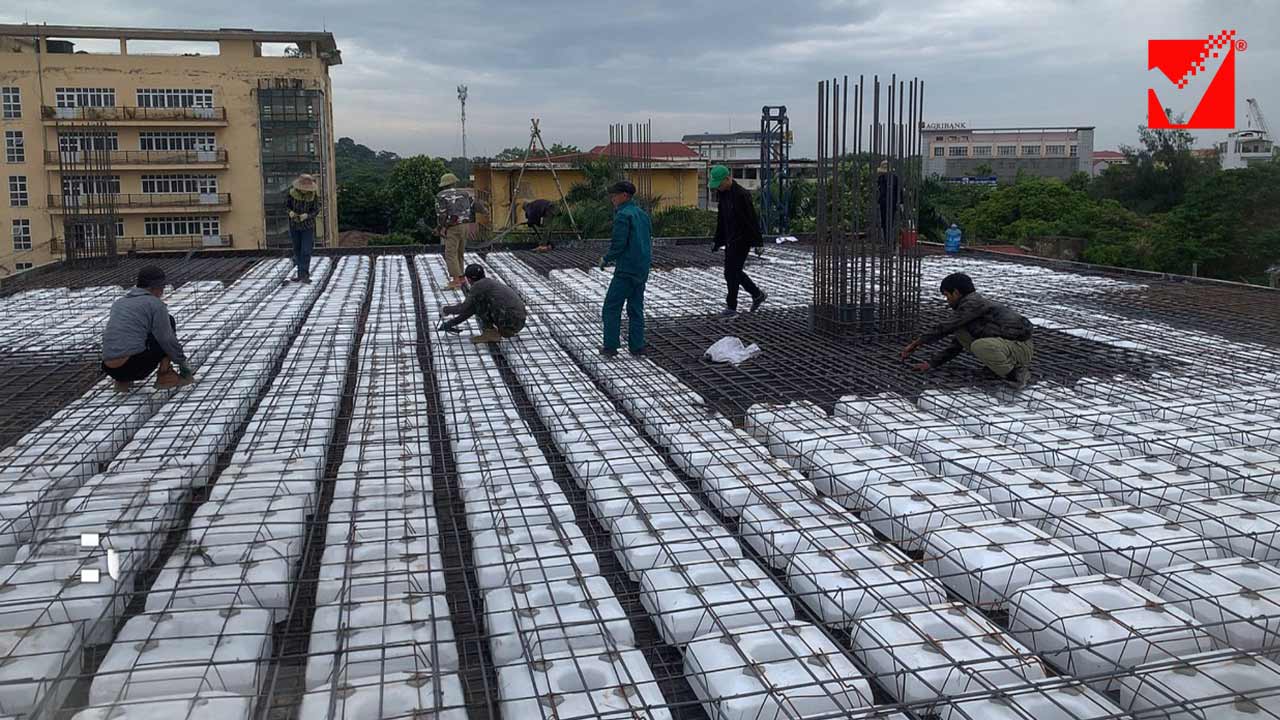 Thi công sàn tầng 5-6 công trình VP Mặt Trời Việt