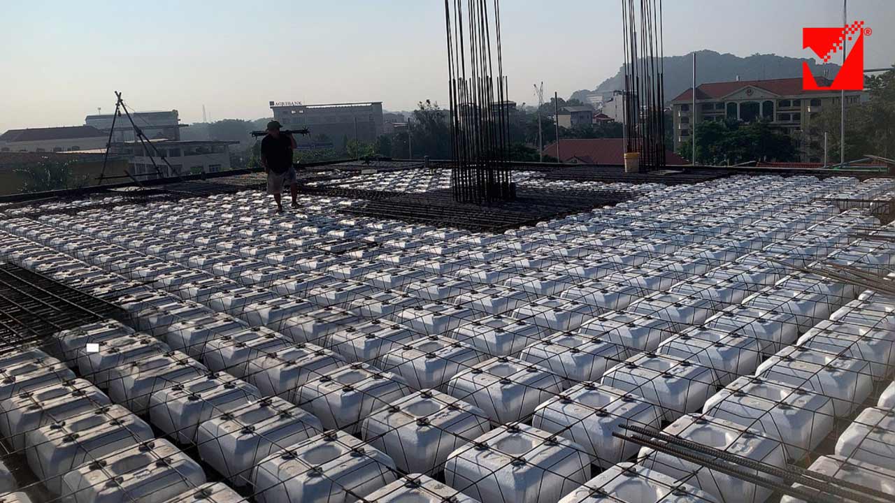 Thi công sàn tầng 5-6 công trình VP Mặt Trời Việt