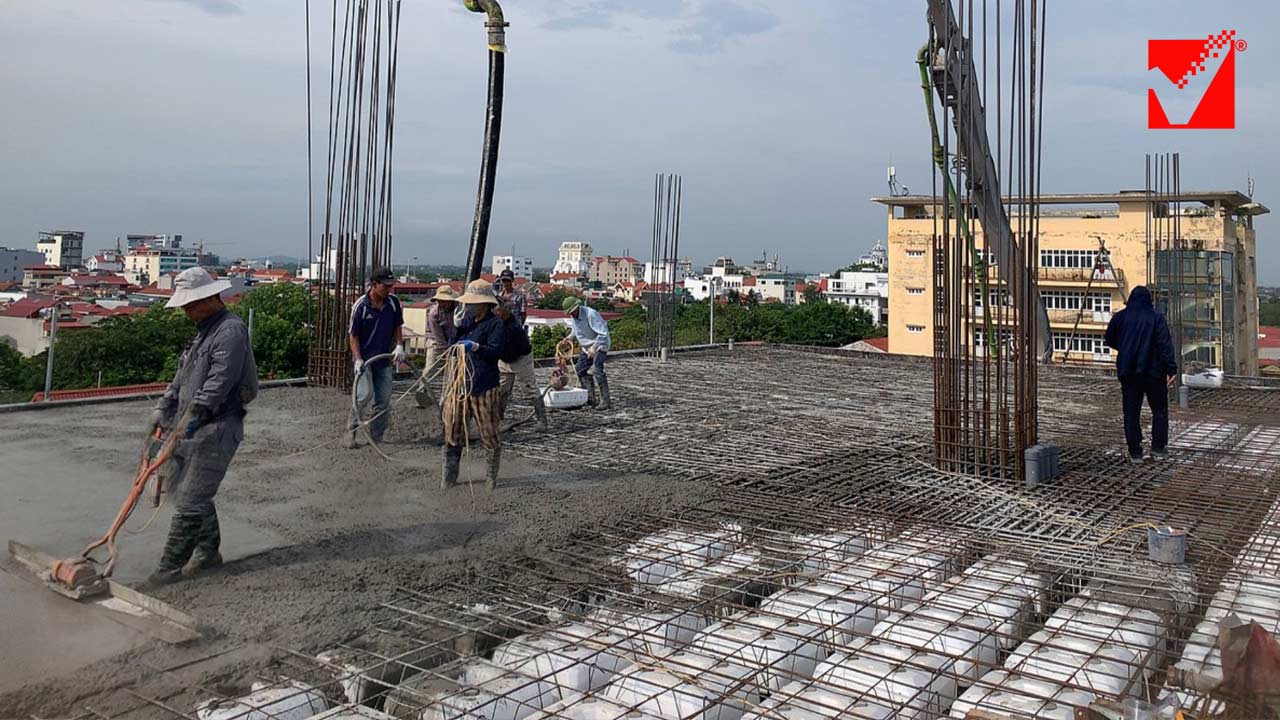 Thi công sàn tầng 5-6 công trình VP Mặt Trời Việt