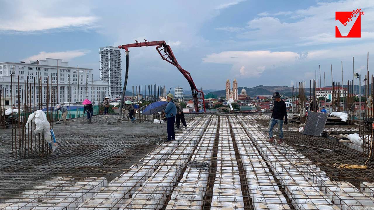 Thi công sàn tầng 5-6 Điện máy Dũng Thành