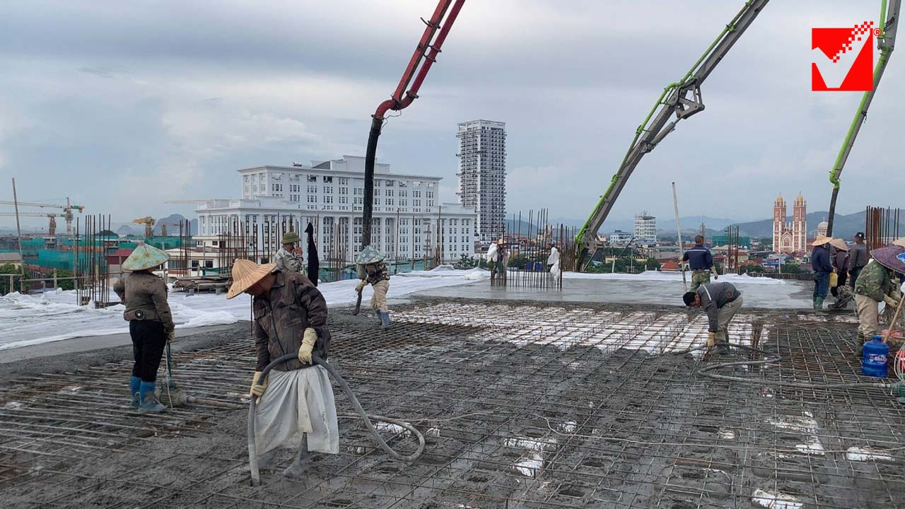 Thi công sàn tầng 5-6 Điện máy Dũng Thành
