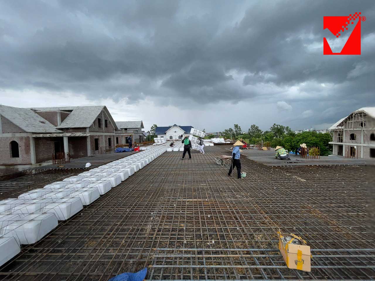 Thi công sàn phẳng VRO công trình NN Sinh thái tại HN