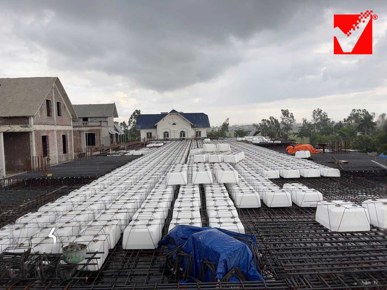 Thi công sàn phẳng VRO công trình NN Sinh thái tại HN