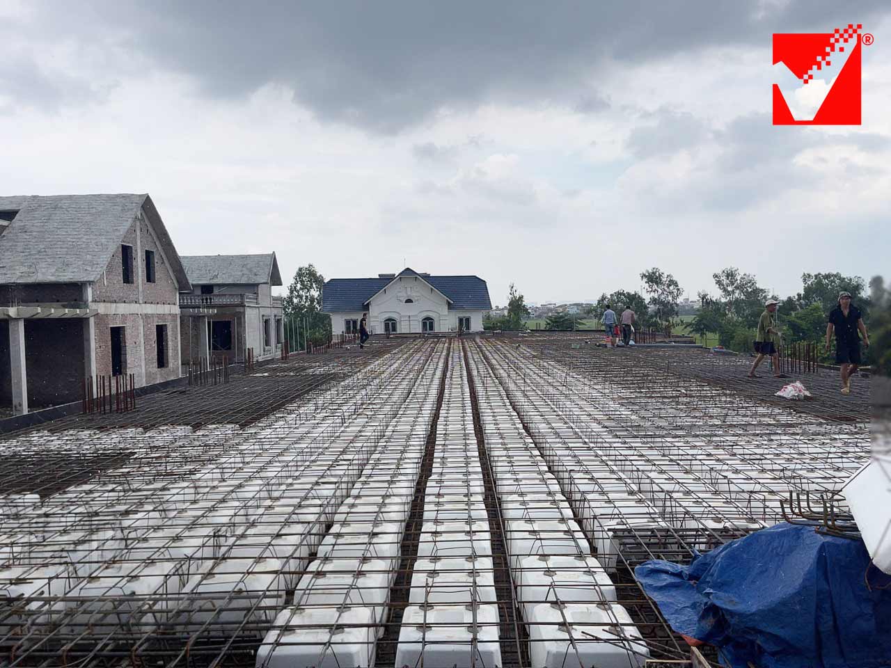 Thi công sàn phẳng VRO công trình NN Sinh thái tại HN
